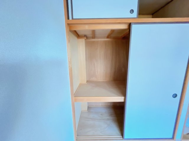 ハイツ江端の収納|別部屋反転間取りのお写真となります。