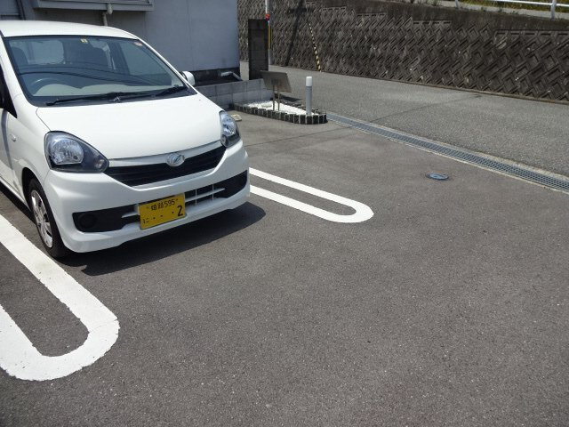 メゾンドハーモニーⅢの駐車場