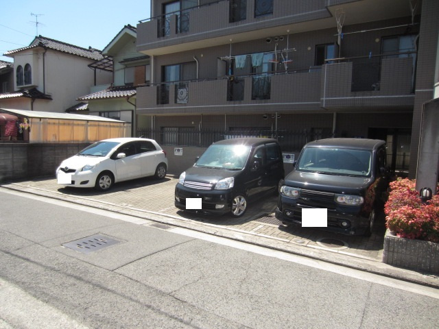 【駐車場】