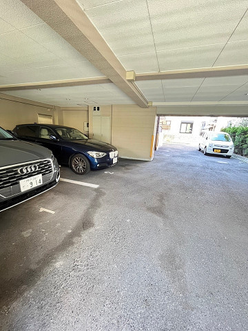 福寿荘弐番館の駐車場