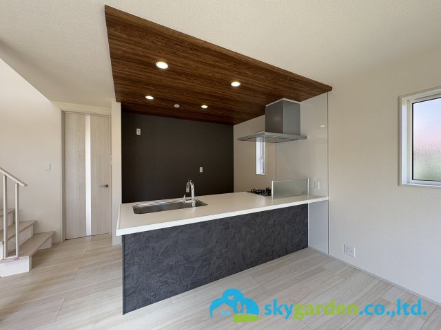 茅ヶ崎市堤２期　新築戸建　全１棟の玄関|吹抜のある広いリビングを中心としたゆとりある４LDK令和8年4月3日撮影（工事中）