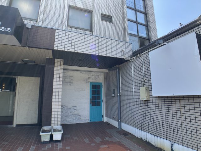 HAL井上ビルのエントランス