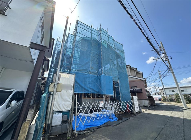 【外観】 | 志木市柏町1丁目　新築一戸建住宅　全1棟　(志木本店) | 販売現地／2026年3月27日撮影　
小中学校まで徒歩9分と近いのでお子様の通学にも安心、便利な住環境です。