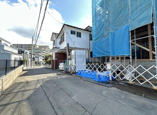 【前面道路含む現地写真】 | 志木市柏町1丁目　新築一戸建住宅　全1棟　(志木本店) | 前面道路の様子　
志木市は保育園や幼稚園が充実しているので共働きのご家庭にもオススメなエリアです。