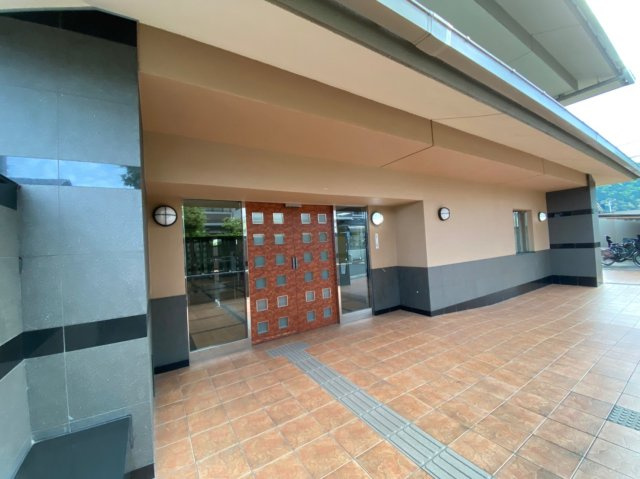 グラン・コート嵐山のエントランス