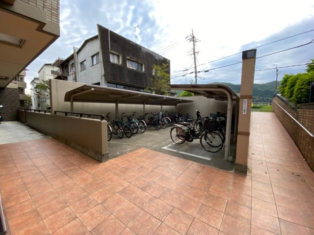 グラン・コート嵐山の駐輪場