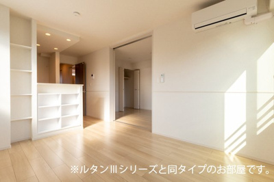 【居間・リビング】 | ＣＲＥＣＩＲ | こちらのリビングで趣味の時間をお楽しみください