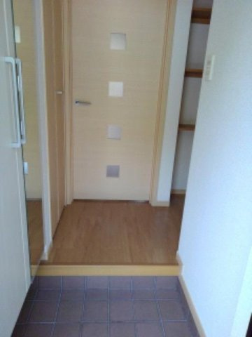 サンシャインオールウェイズＡの玄関|ゆったりとした玄関です