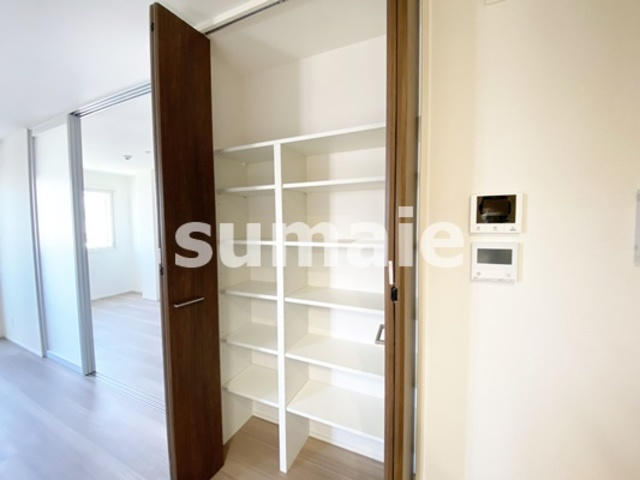 グランメゾン北浦和の収納|棚付きの収納スペースです！