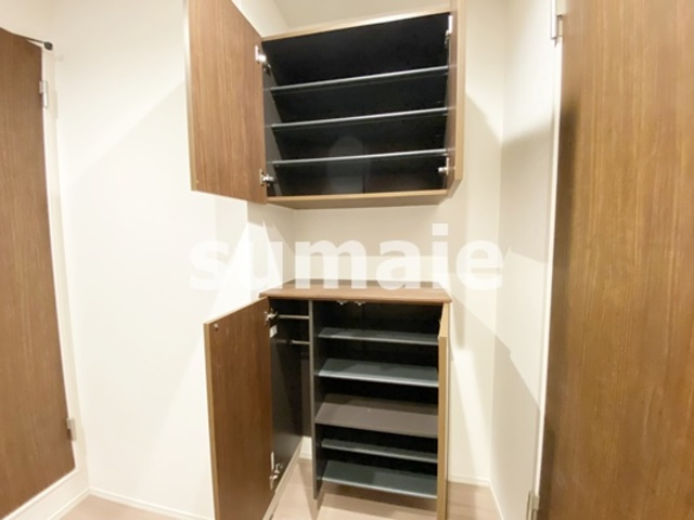 グランメゾン北浦和の玄関|シューズボックスあります！