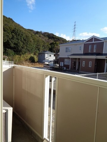 ベイスタ－Ｃのバルコニー|外からの目が気にならないバルコニーで洗濯物が干せます