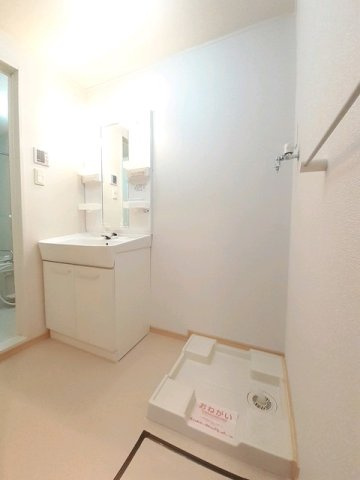 サスティナブルの洗面所|ゆったりとスペースのある洗面所