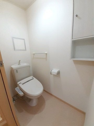 サニースクエアＡのトイレ|ゆったりとした空間のトイレです