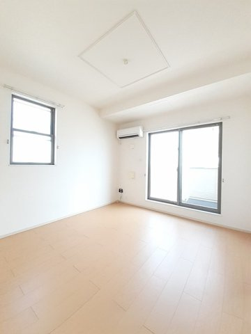 カーサ・セレーノＡの居間・リビング|使いやすい居間です