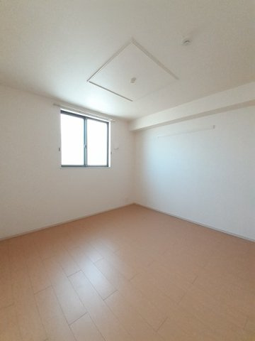 カーサ・セレーノＡの内装|明るい色調の室内です