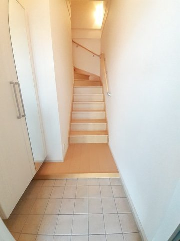 カーサ・セレーノＡの玄関|明るい玄関です