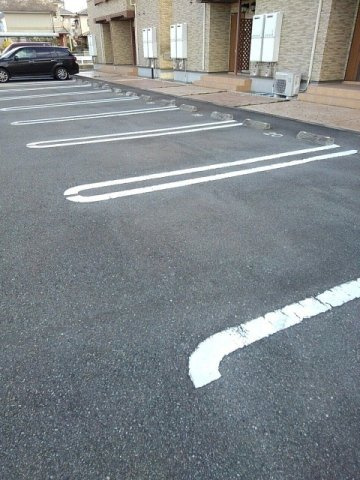 プリムローズ　南浜Ｂの駐車場|駐車場があります