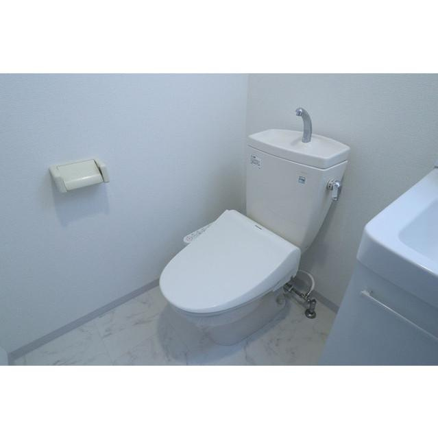 大阪市中央区和泉町１丁目の賃貸マンションのトイレ