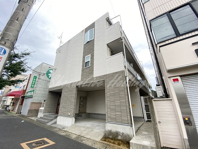 平塚市平塚１丁目のアパートの外観|鉄骨造3階建てマンション♪