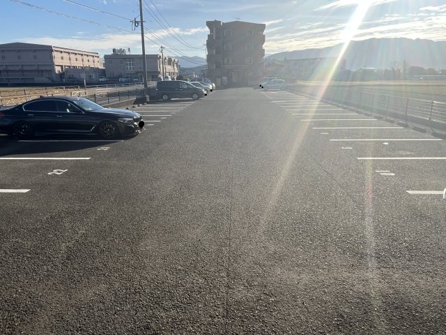 ドミールⅡの駐車場