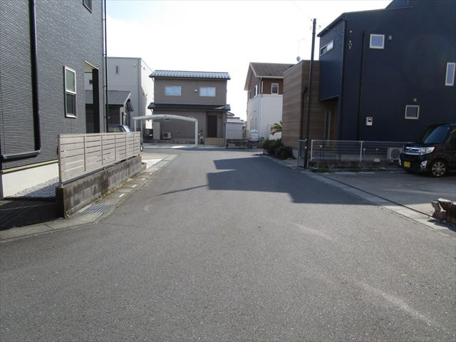 東松山市大字西本宿中古戸建の駐車場