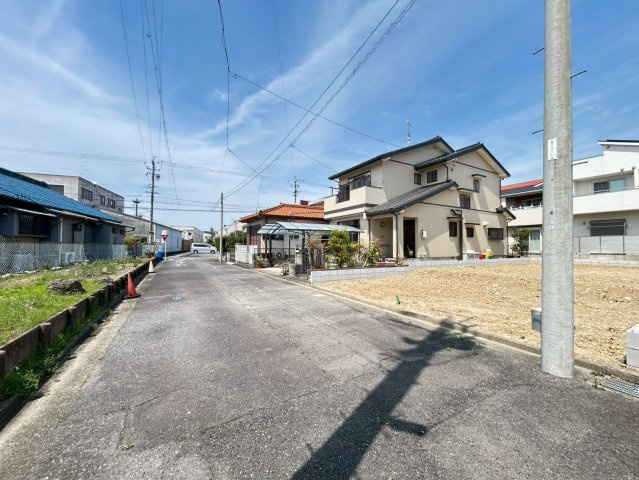 ファーストタウン　一宮市第2馬見塚北出　全1区画分譲の前面道路含む現地写真|「現地（2026年3月13日）撮影」　
■前面道路　
■ヤマダ不動産　株式会社リライフ