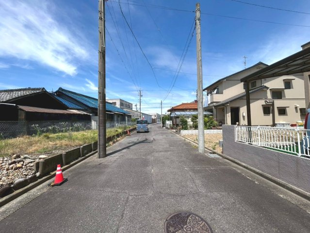 ファーストタウン　一宮市第2馬見塚北出　全1区画分譲の前面道路含む現地写真|「現地（2026年6月8日）撮影」　
■前面道路　
■ヤマダ不動産　株式会社リライフ