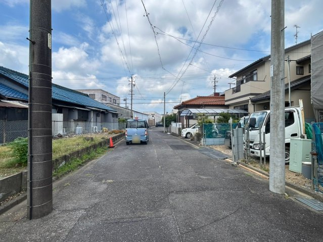 ファーストタウン　一宮市第2馬見塚北出　全1区画分譲の前面道路含む現地写真|「現地（2026年8月21日）撮影」　
■前面道路　
■ヤマダ不動産　株式会社リライフ