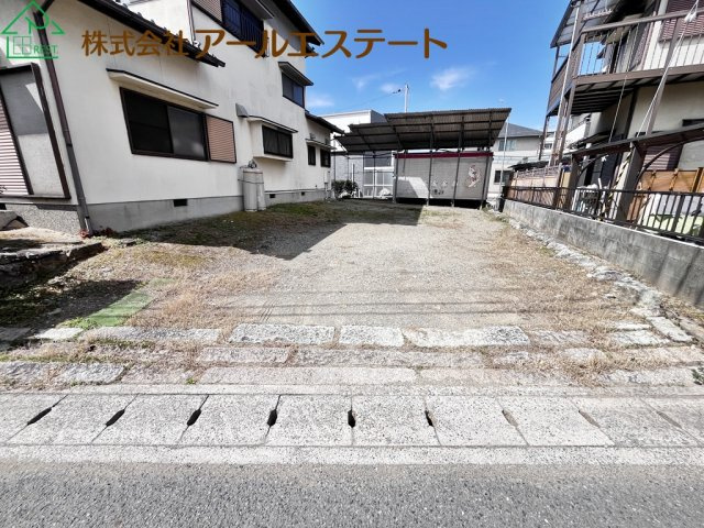 姫路市御立西三丁目　　　中古戸建の駐車場
