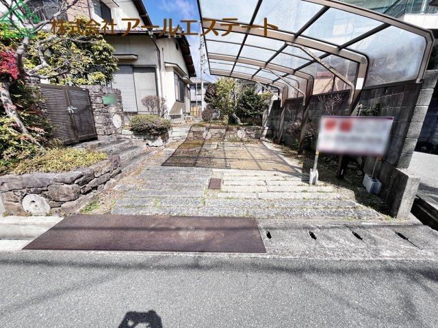 姫路市御立西三丁目　　　中古戸建の駐車場