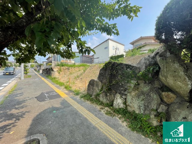 川西市清和台西　第3期　新築一戸建ての前面道路含む現地写真|周辺は落ち着いた街並みの住宅地！子育てがしやすい住環境です！まだ未完成ですが、現地でしかわからない事もございます。是非一度ご覧ください。