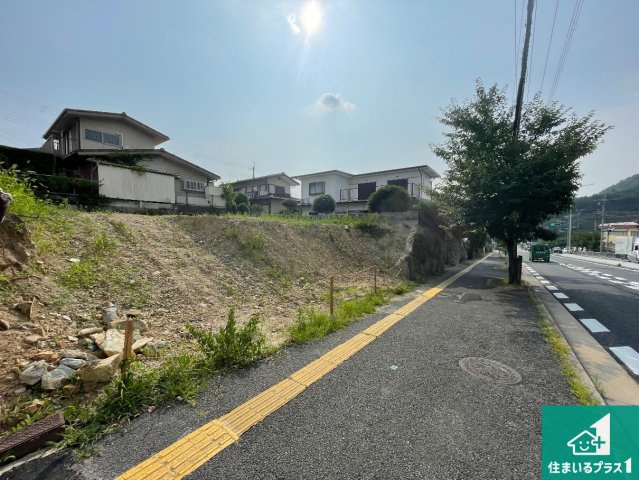 川西市清和台西　第3期　新築一戸建ての前面道路含む現地写真|周辺は落ち着いた街並みの住宅地！子育てがしやすい住環境です！まだ未完成ですが、現地でしかわからない事もございます。是非一度ご覧ください。