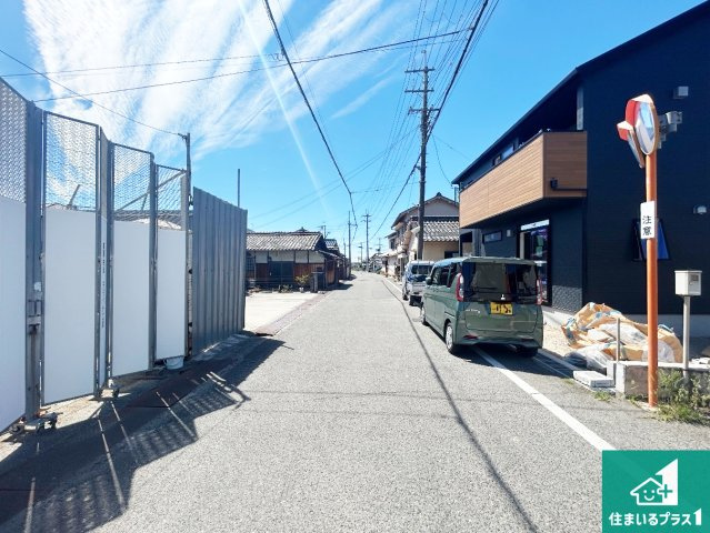 岸和田市岡山町　第1期　新築一戸建ての前面道路含む現地写真|周辺は落ち着いた街並みの住宅地！子育てがしやすい住環境です！まだ未完成ですが、現地でしかわからない事もございます。是非一度ご覧ください。