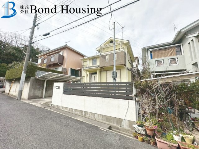 敷地４５坪・リフォーム履歴多数・天が岡　中古戸建の前面道路含む現地写真