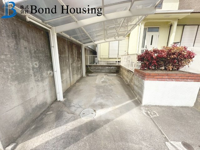 敷地４５坪・リフォーム履歴多数・天が岡　中古戸建の駐車場