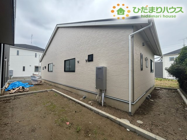 鴻巣市筑波第5　新築一戸建て　クレイドルガーデン　03の外観|緑豊かで落ち着いた公園がすぐ近くにある魅力的な好立地！お子様の普段の遊び場としてはもちろん、爽やかな朝のお散歩やリフレッシュにもぴったりです！四季の移り変わりを感じながら快適に過ごせますよ！