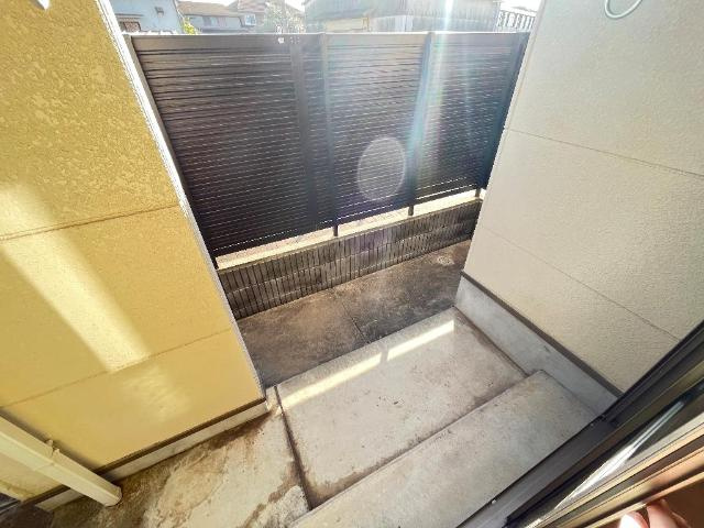 加古川市野口町野口のアパートのバルコニー|専用庭