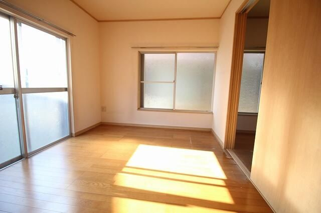 川崎市多摩区登戸のアパートの居間・リビング