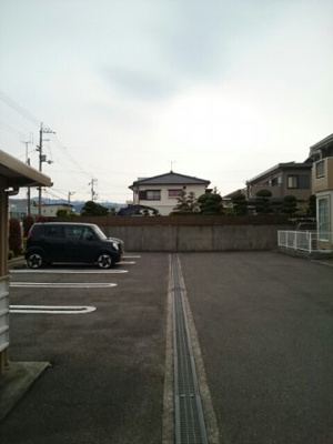 【駐車場】 | ロータス・高田Ａ