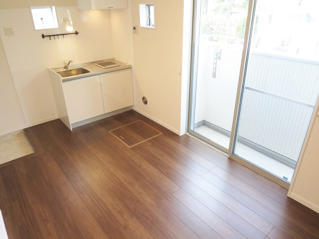 アパートメント新小岩Ａ棟の居間・リビング|洋室別アングルです。