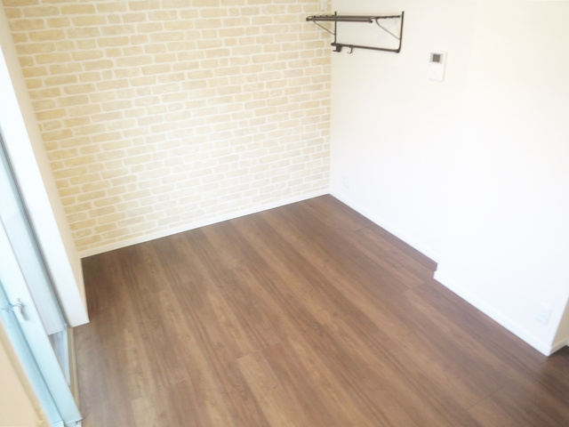 アパートメント新小岩Ａ棟の洋室|キッチン側から見た洋室です！