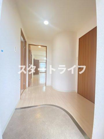 大阪市淀川区三国本町１丁目の賃貸マンションの玄関