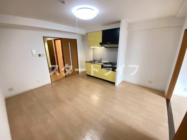 大阪市淀川区三国本町１丁目の賃貸マンションの居間・リビング