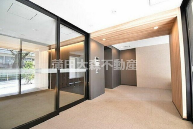 ブライズ蒲田EASTのエントランス|防犯カメラTVモニター付オートロック宅配BOXメールBOX管理人室