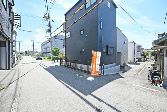 リーブルガーデン藤ノ木3丁目新築一戸建て│2SLDK+駐車1台可の前面道路含む現地写真|前面道路は北側に約5.4ｍ幅です。