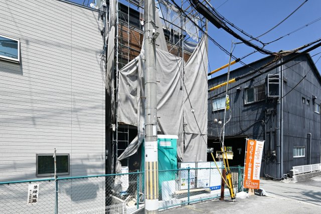 リーブルガーデン藤ノ木3丁目新築一戸建て│2SLDK+駐車1台可の外観|JR線、阪急線2WAY可能で便利な立地です。
小中学校やイオンモール伊丹まで徒歩圏内で子育て世代におすすめの立地です。