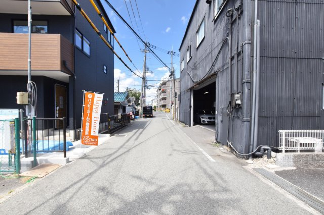 リーブルガーデン藤ノ木3丁目新築一戸建て│2SLDK+駐車1台可の前面道路含む現地写真|前面道路は北側に約5.4ｍ幅です。