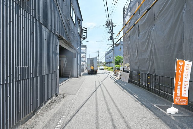 リーブルガーデン藤ノ木3丁目新築一戸建て│2SLDK+駐車1台可の前面道路含む現地写真|前面道路は北側に約5.4ｍ幅です。