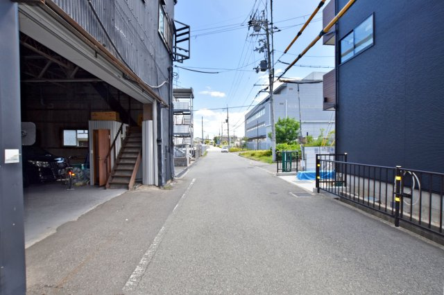 リーブルガーデン藤ノ木3丁目新築一戸建て│2SLDK+駐車1台可の前面道路含む現地写真|前面道路は北側に約5.4ｍ幅です。