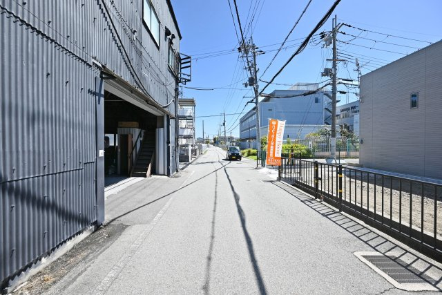 リーブルガーデン藤ノ木3丁目新築一戸建て│2SLDK+駐車1台可の前面道路含む現地写真|前面道路は北側に約5.4ｍ幅です。